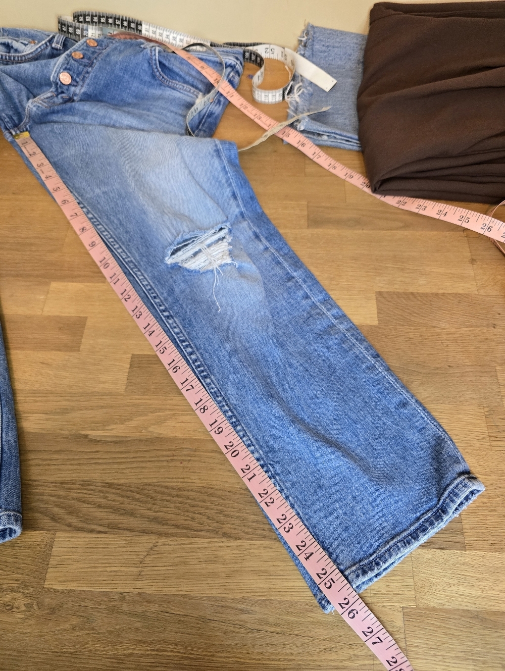 MOTHER The Pixie Tomcat Crop Jeans Size 29 Not Cut & Pasted Distressed - Picture 12 of 13